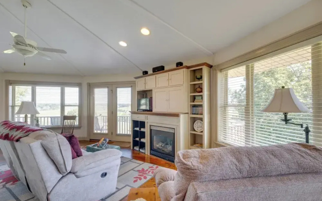 Millersburg Getaway w/ Amish Country Views!