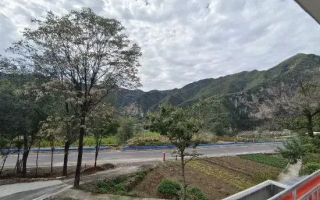 Mengjia Backyard Homestay