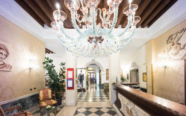 Отель NH Venezia Santa Lucia