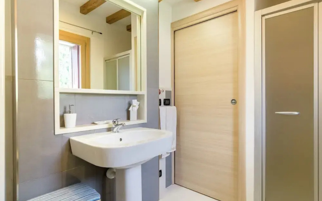 Adorable Apartment in Miane by the Lake