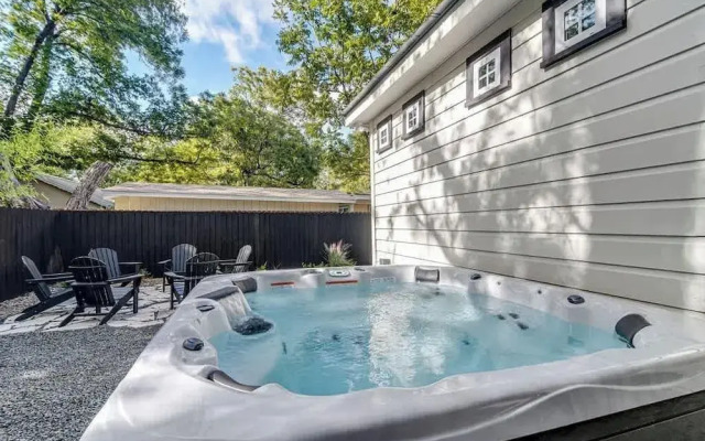 Southern Charm - Near Main With Hot Tub