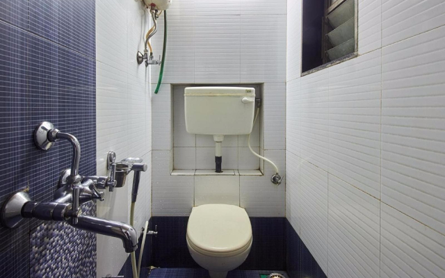 OYO 424 Hotel Apple Suites
