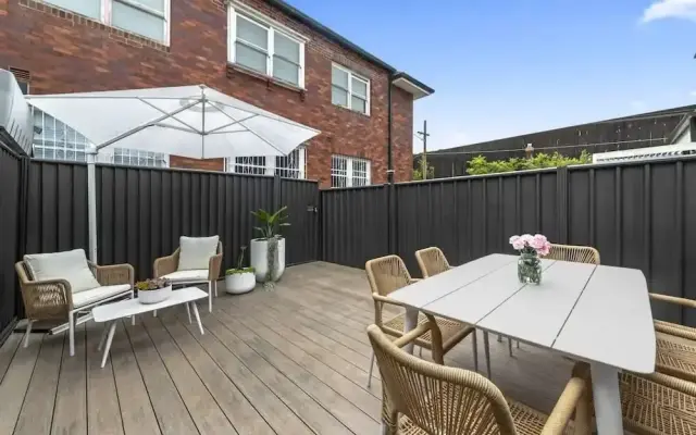 Peaceful 2 Bedroom With Private Backyard and BBQ