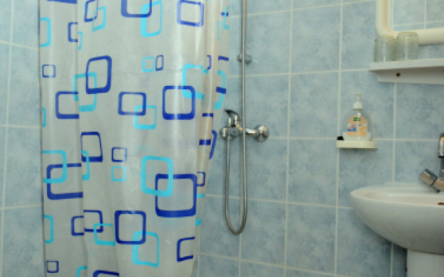 Room Port - great loaction and free parking: R2 Mala Murter, Island Murter