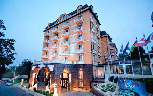 Royal Grand Hotel & Spa вид на фасад