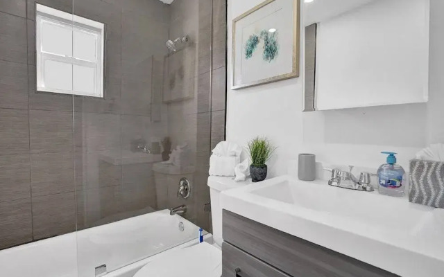 Newly Renovated 3BR Home with Hot tub