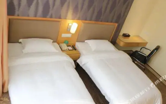 Breeze Hotel