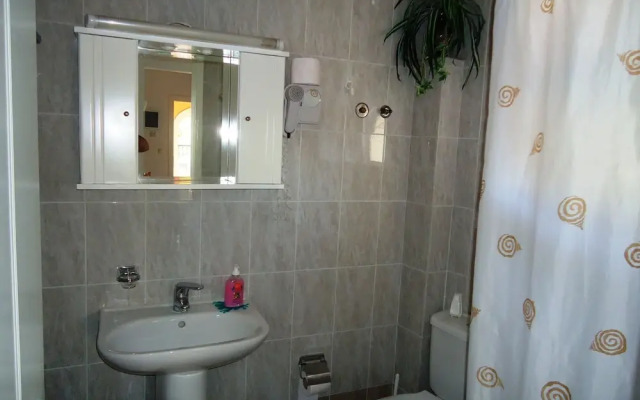 Almyra Apartments & Studios