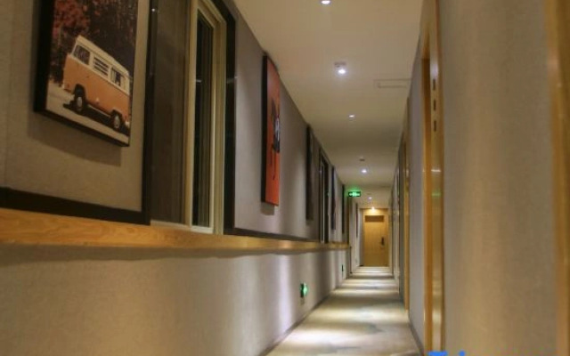 the L Hotel (Hongya Central Plaza Store)