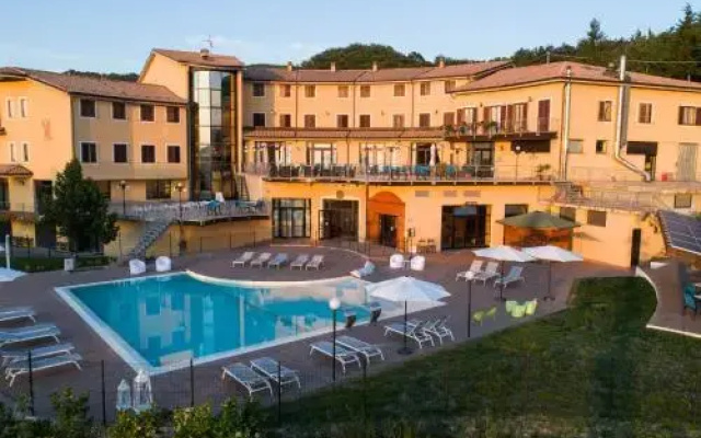 Falcon Hotel