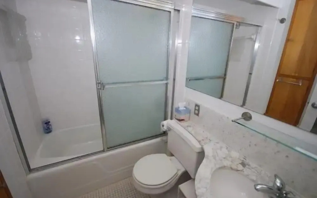 Edgewater House 221