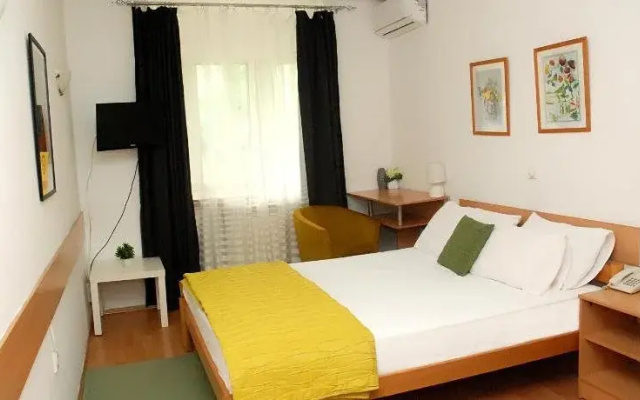 Hotel 7