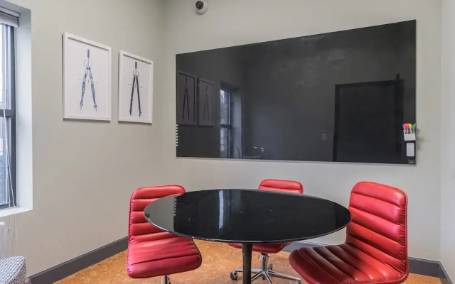 The Luxe Suites at University of Arkansas