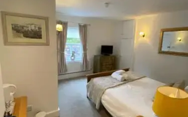Fleur De Lys Inn