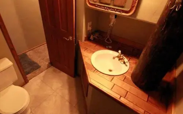 Tree House Lodge