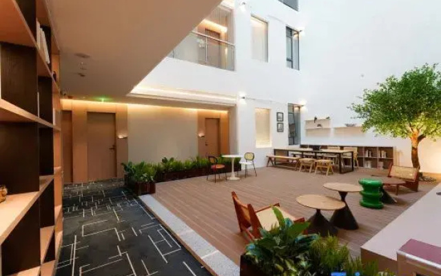 Zhijing Apartment（Haizhu Square Branch）