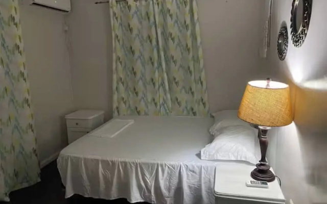 Sheridan's Place - 1 Minute Walk to the Beach