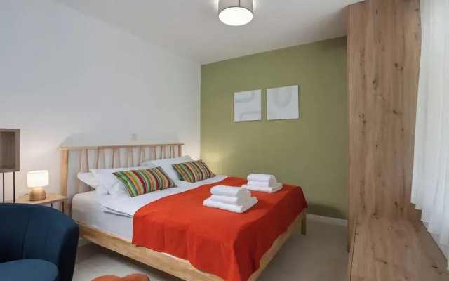 Desamani 975 Apartments