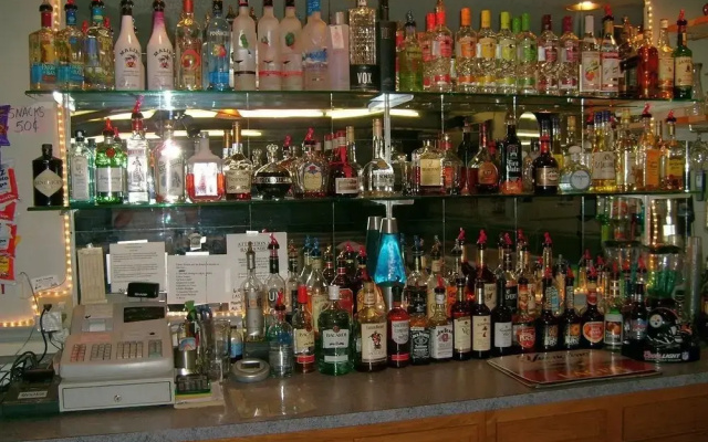 Hillcrest Hotel and Lounge