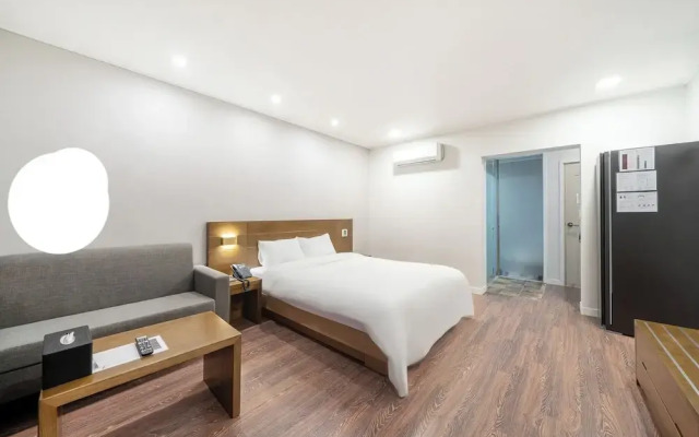 The 7 Business Hotel