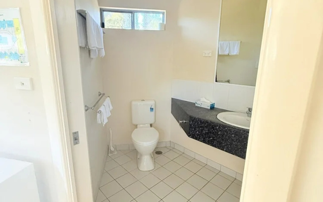 Emus Beach Resort