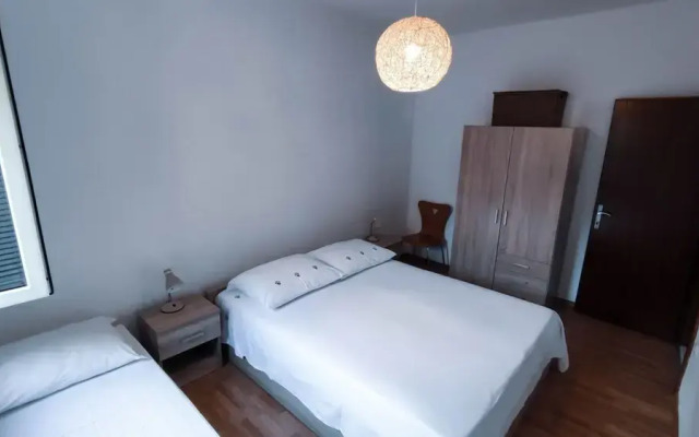 Leana - Great Location and Close to Beach - A1