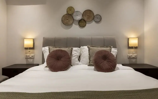 Phaedrus Living: City Center Luxury Flat N. Kosmos