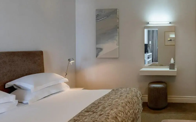 Peaceful Apartment in Camps Bay Sapphire Tide Suite