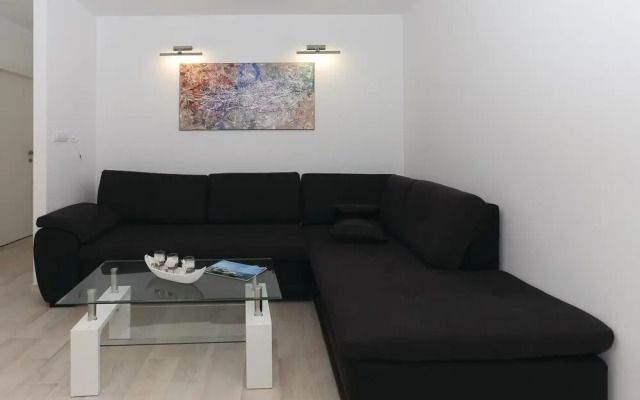 Stunning Home in Kastel Stafilic With Wifi and 6 Bedrooms