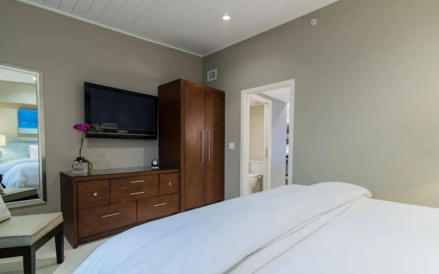 Orchid Key Inn - Adults Only