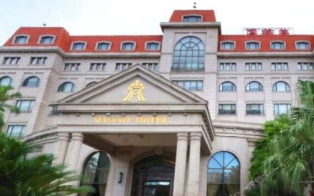 Mascot Hotel вид на фасад