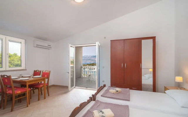 Stunning Apartment in Supetar-splitska With 2 Bedrooms and Wifi