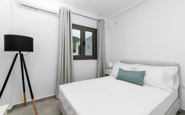 Nama LUXURY Villa 250m from the sea @Makry Gialos