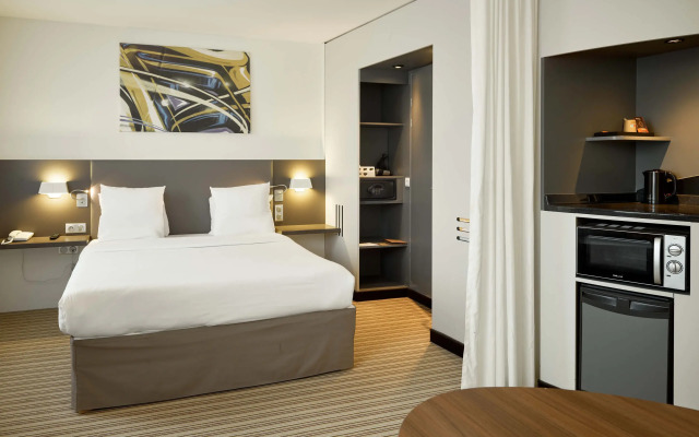 B&B HOTEL Rueil-Malmaison Gare