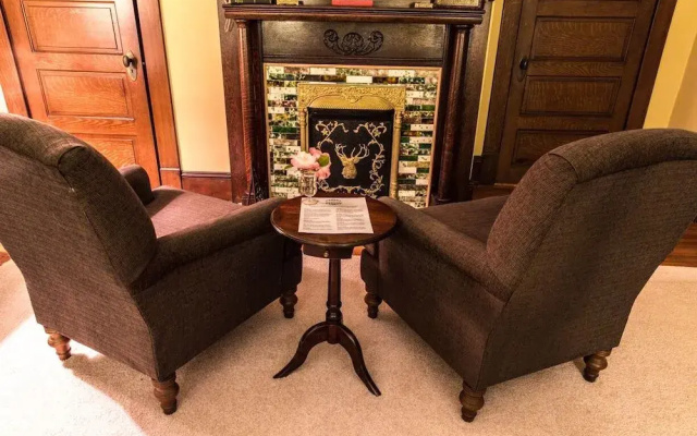 Double Oaks Bed and Breakfast