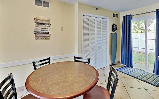 Put-In-Bay Poolview Condo #2