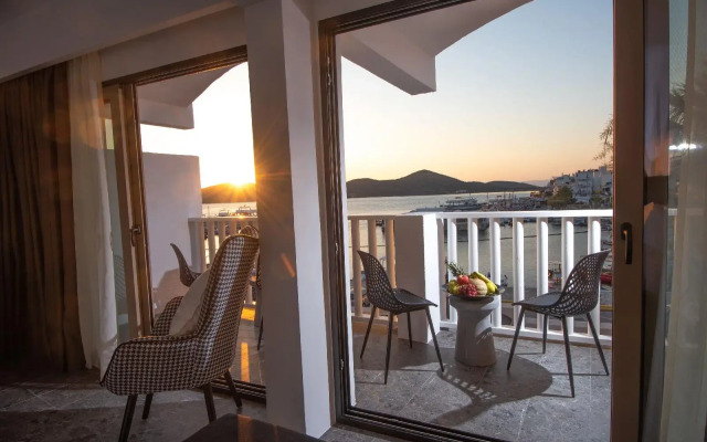 Kalypso Suites Hotel