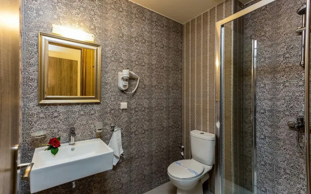 Polyxenia Suites