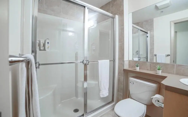 Gorgeous 2bd Condo Patio Gym Parking Coffee