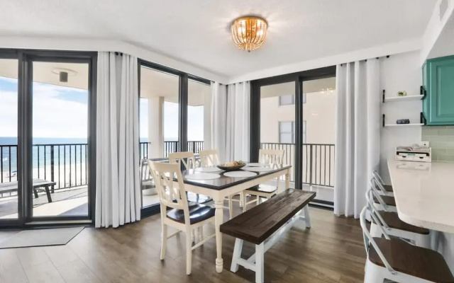 Phoenix III 3031 Beachfront End-unit