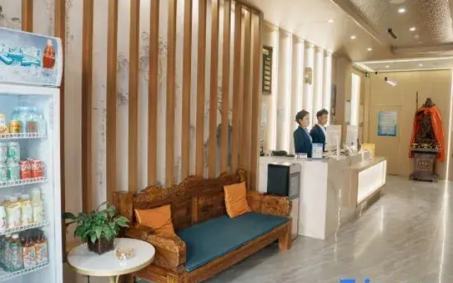 Yiyuan Hotel (Lingqiu Station)