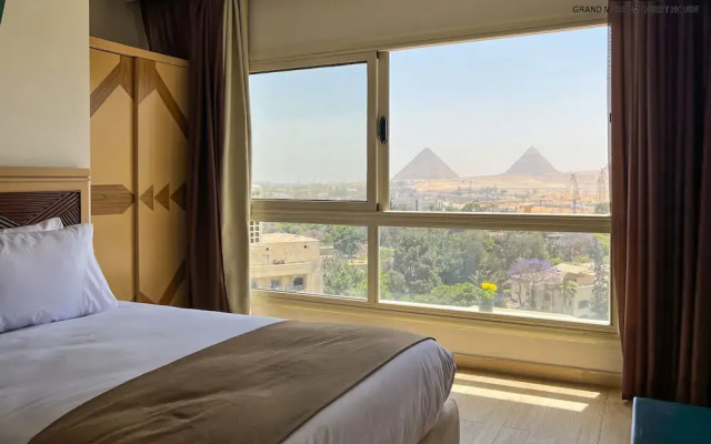 Grand Museum Guest House pyramids view