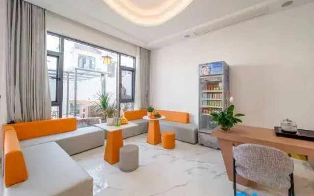 Yuepeng Joy House Inn  (Wuyuan high-speed railway station)