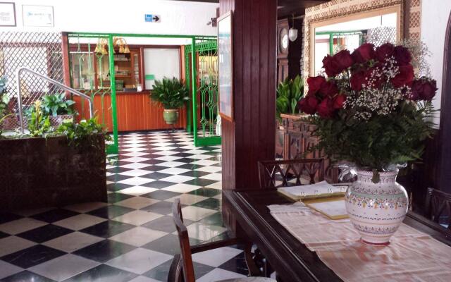 Отель Hostal Cas Bombu вид на фасад