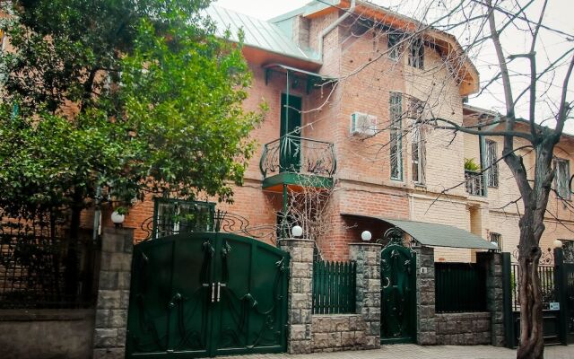 Hotel Toma's House вид на фасад