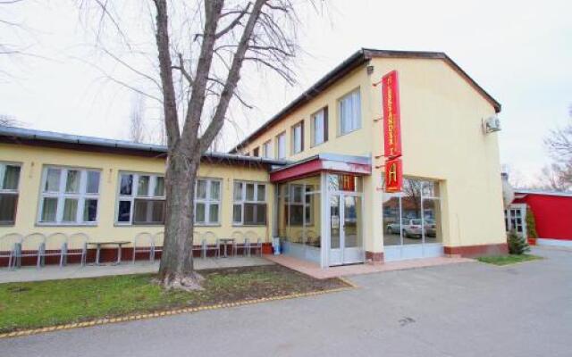 Отель Aleksander A Inn вид на фасад