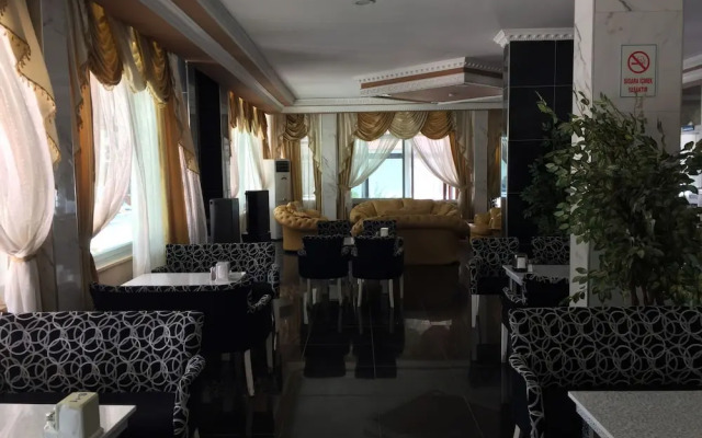 Grand Calypso Hotel