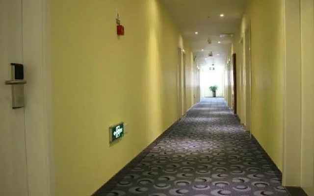 7 Days Inn Zhenjiang Jinshan Park Branch