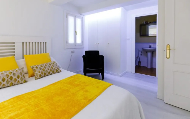 OLD TOWN VIII apartment by Aston Rentals