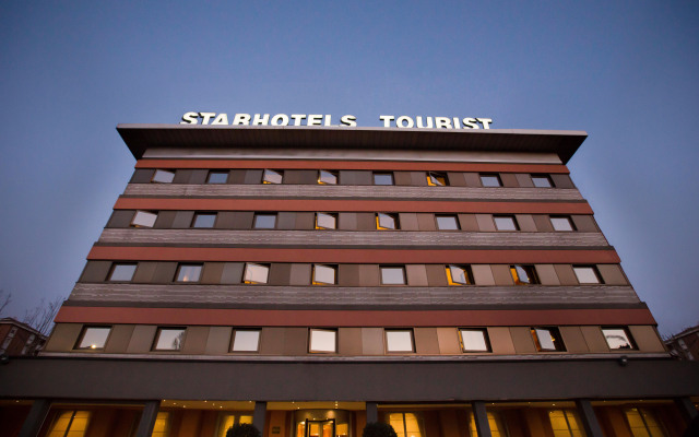 Отель Starhotels Tourist Италия, Милан - 3 отзыва об отеле, цены и фото номеров - забронировать отель Starhotels Tourist онлайн вид на фасад